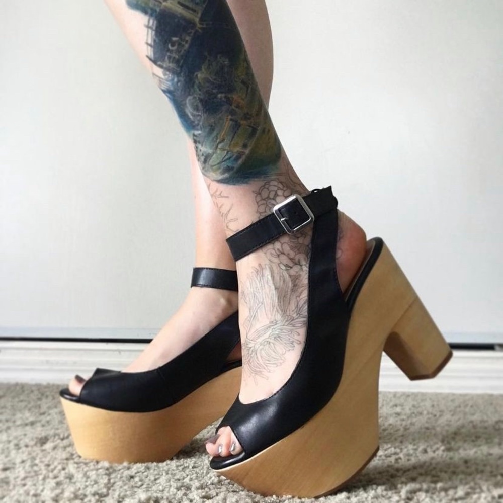 Nasty Gal size 7 wood and black platform heels